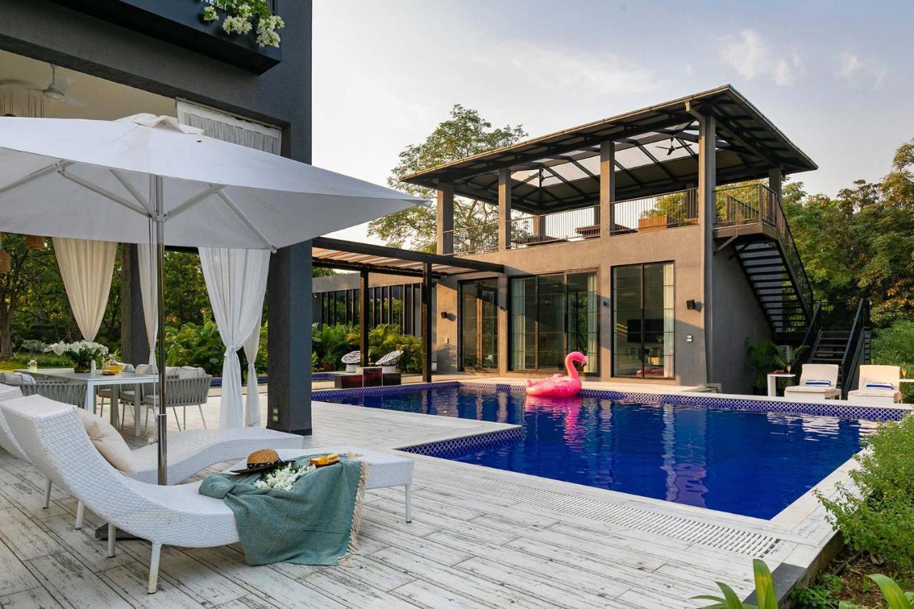 Stayvista At The Charcoal Villa Luxury Collection Алибаг Екстериор снимка