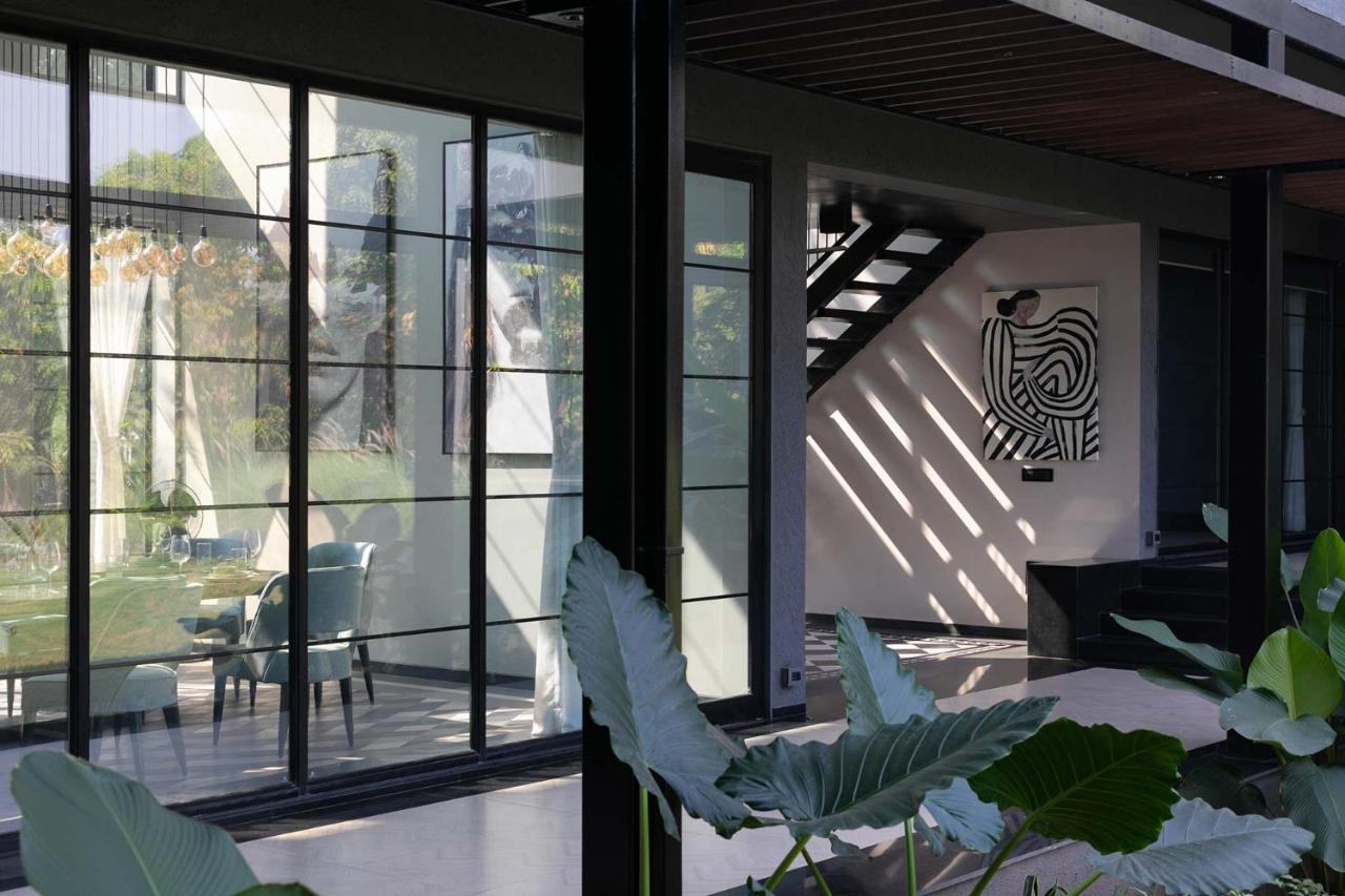 Stayvista At The Charcoal Villa Luxury Collection Алибаг Екстериор снимка