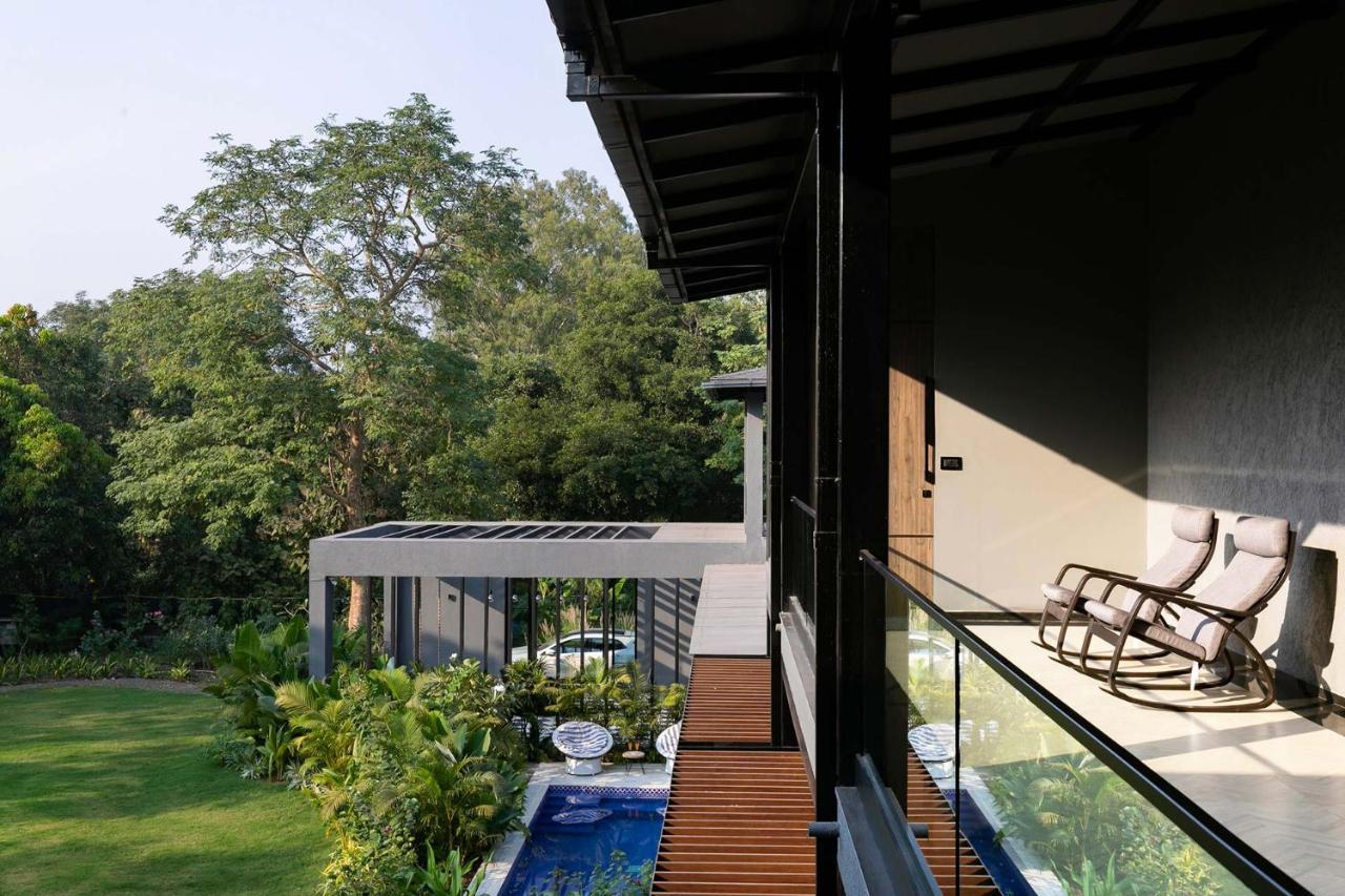 Stayvista At The Charcoal Villa Luxury Collection Алибаг Екстериор снимка