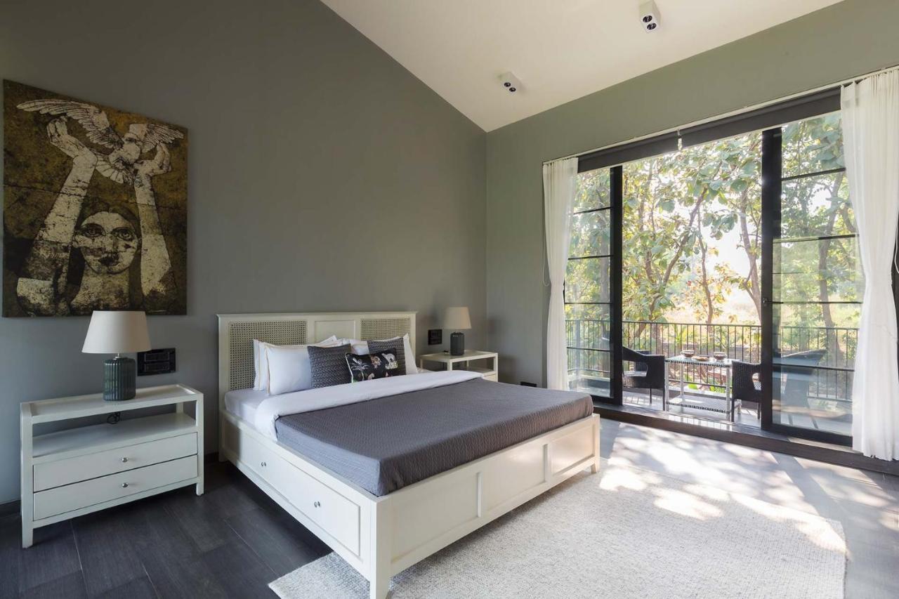 Stayvista At The Charcoal Villa Luxury Collection Алибаг Екстериор снимка