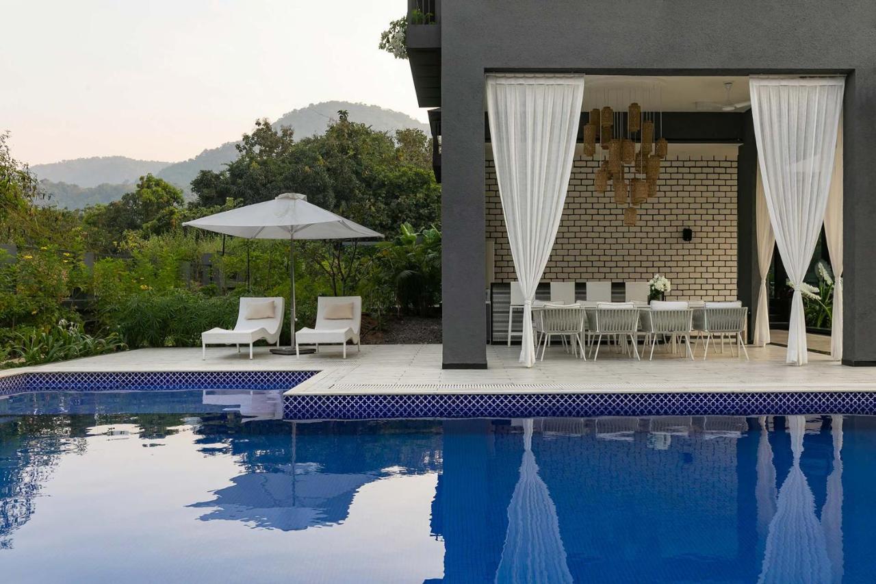 Stayvista At The Charcoal Villa Luxury Collection Алибаг Екстериор снимка