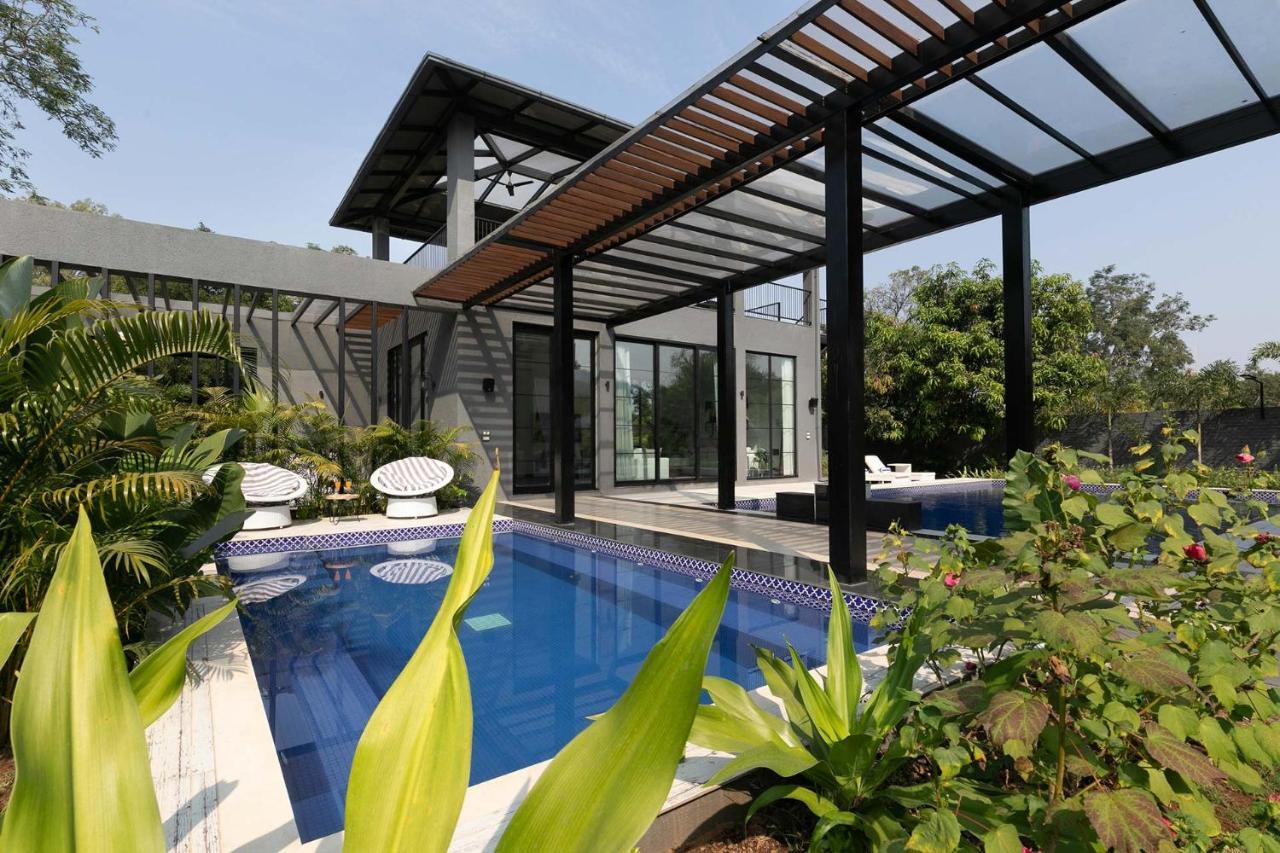 Stayvista At The Charcoal Villa Luxury Collection Алибаг Екстериор снимка